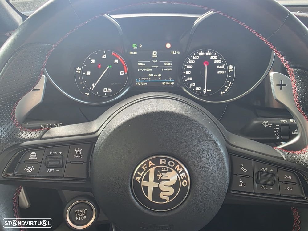 Alfa Romeo Giulia 2.2 D Estrema Q4 AT8 - 24
