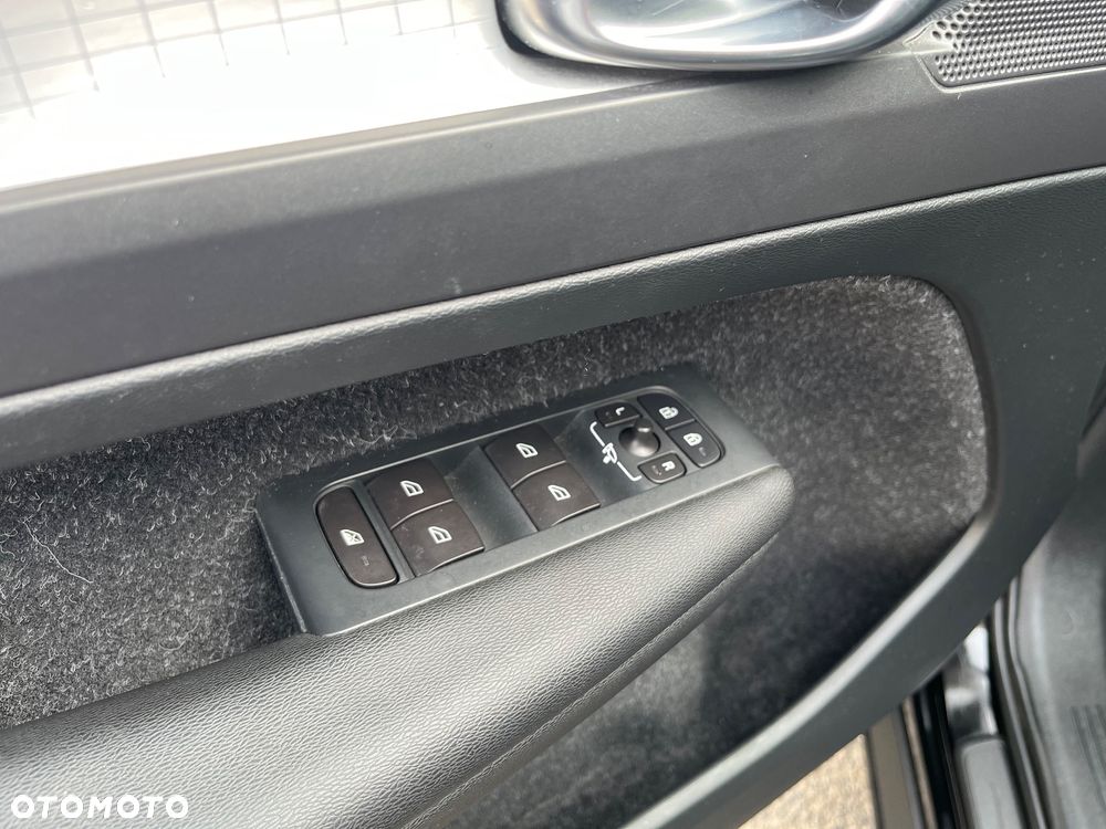 Volvo XC 40 D3 AWD Momentum Pro - 18