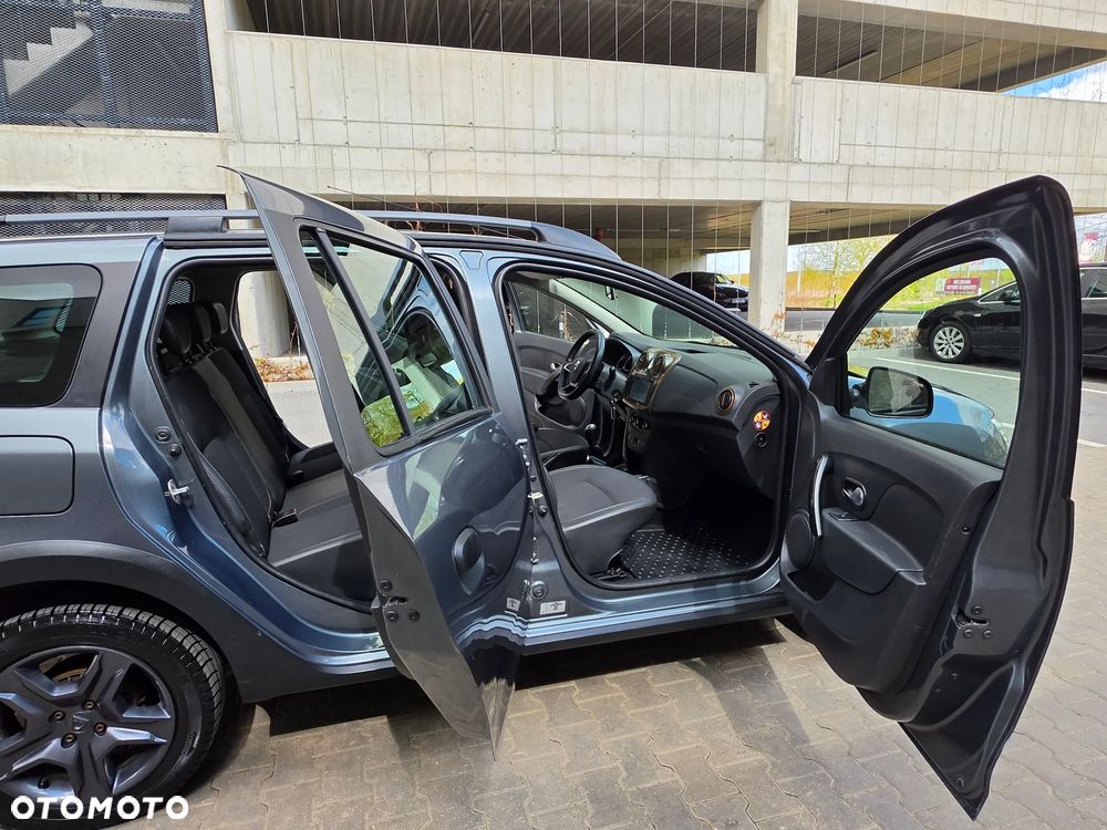 Dacia Logan TCe 90 S&S Stepway Celebration - 12