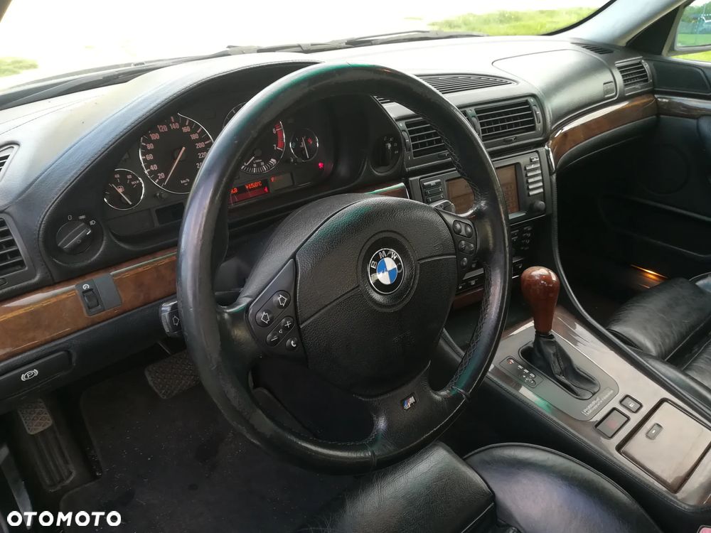 BMW Seria 7 750i - 11