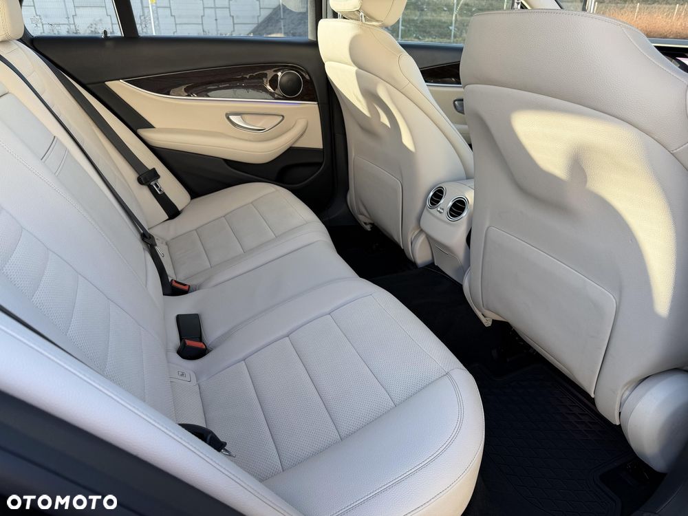 Mercedes-Benz Klasa E 220 d 9G-TRONIC - 14