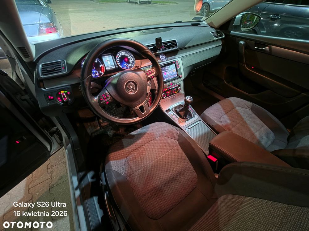 Volkswagen Passat 2.0 TDI DPF Comfortline - 24