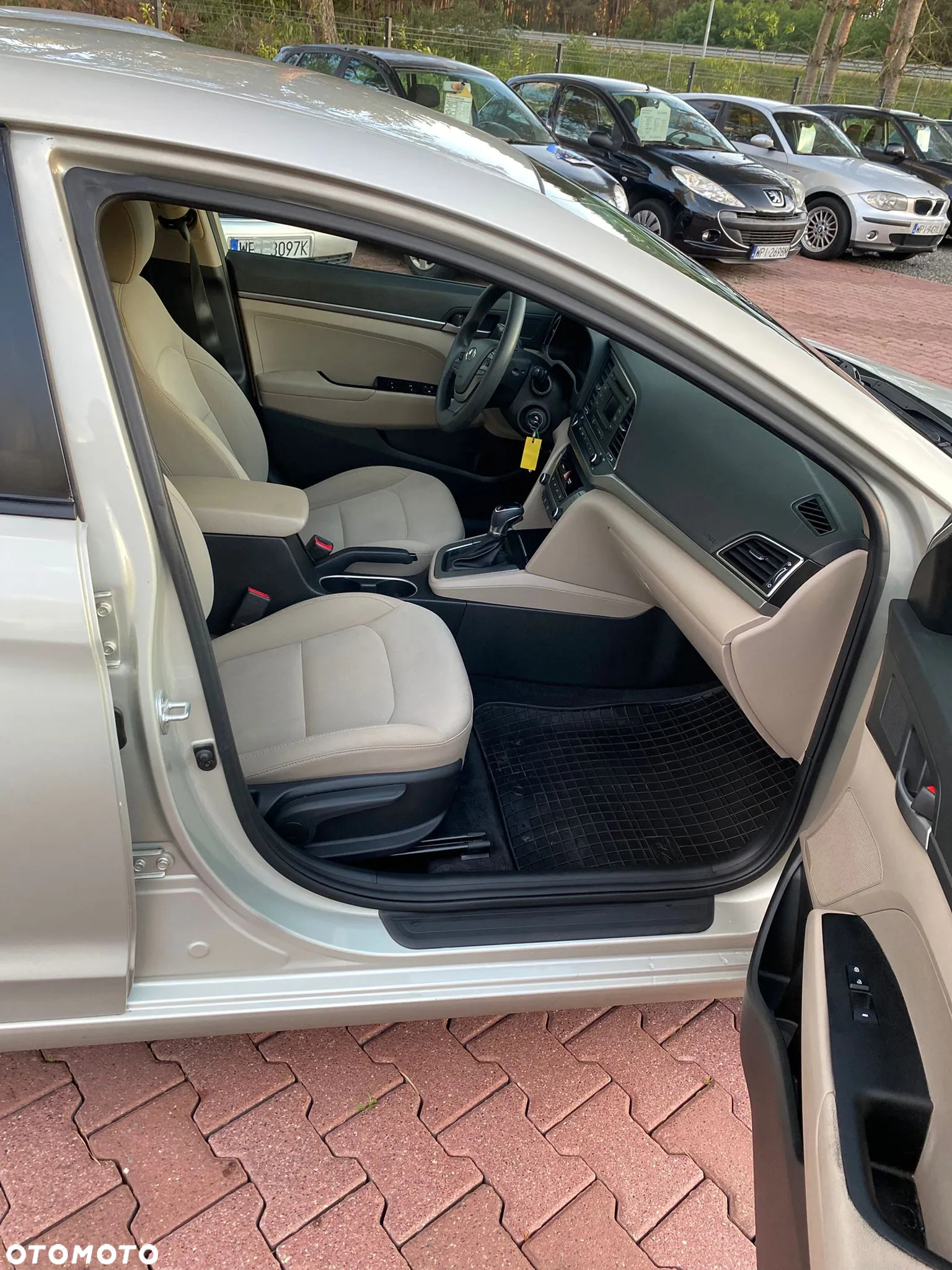 Hyundai Elantra - 31