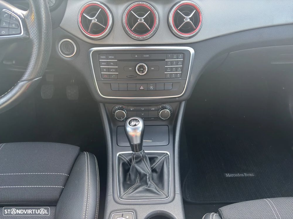 Mercedes-Benz CLA 180 d Shooting Brake - 13