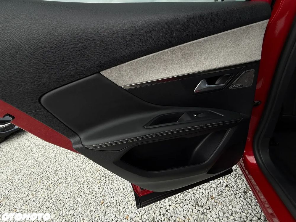 Peugeot 3008 Plug-In Hybrid 225 e-EAT8 GT - 33