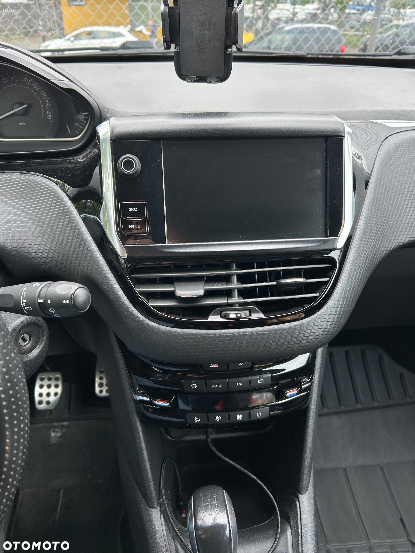 Peugeot 208 - 9