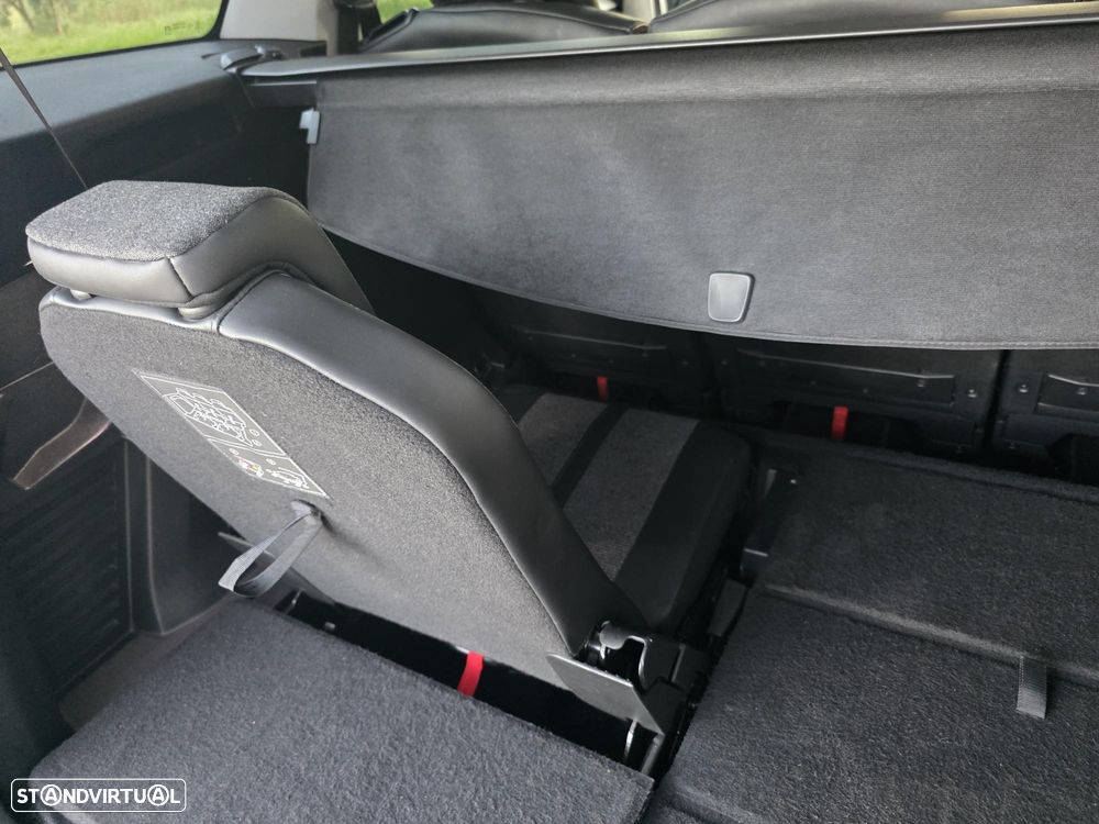 Peugeot 5008 1.2 PureTech Allure EAT6 - 19