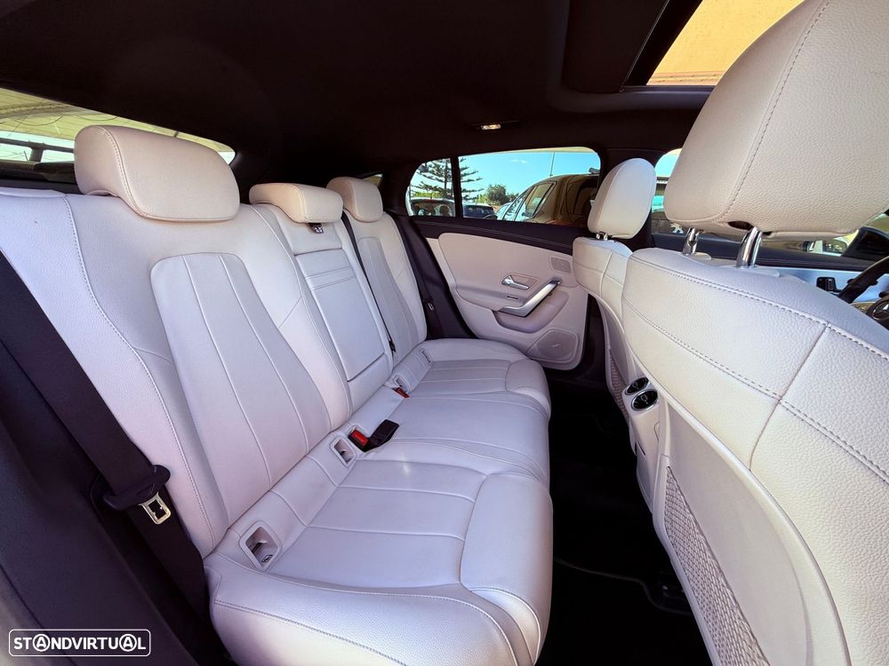 Mercedes-Benz CLA 180 7G-DCT Special Edition - 35