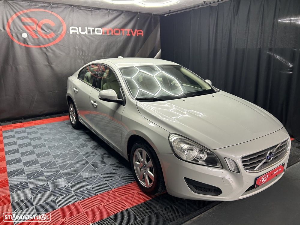 Volvo S60 2.0 D3 Momentum Geartronic - 1