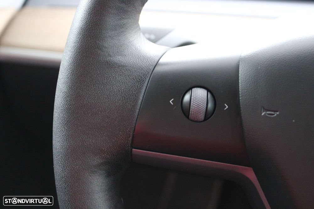 Tesla Model Y Long Range Dual Motor AWD - 22