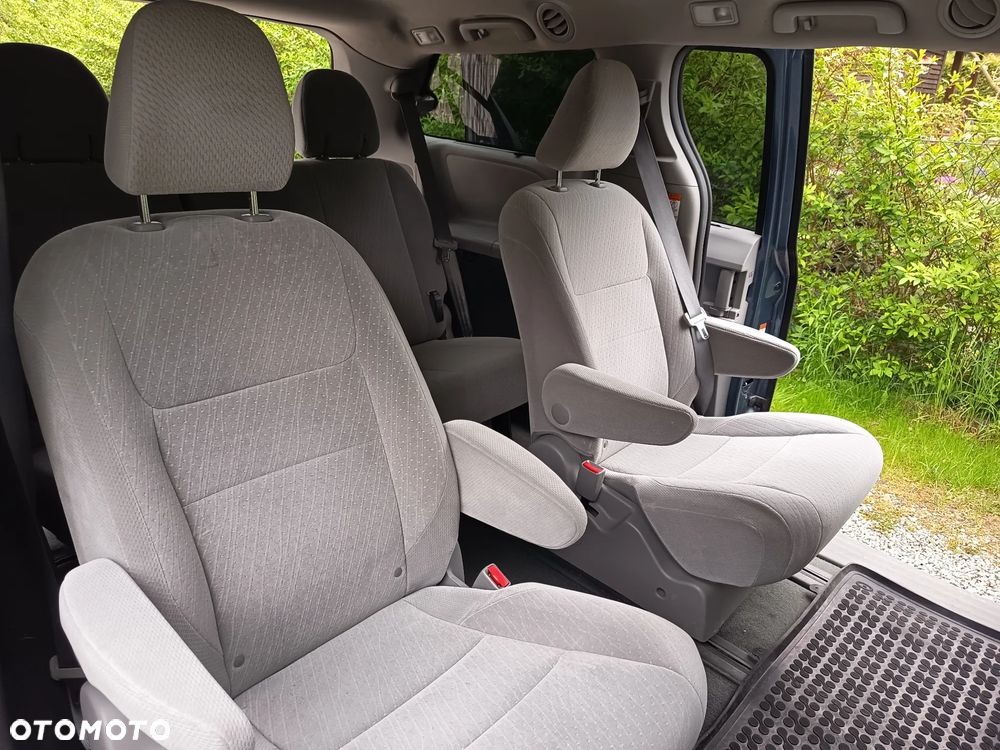 Toyota Sienna - 12