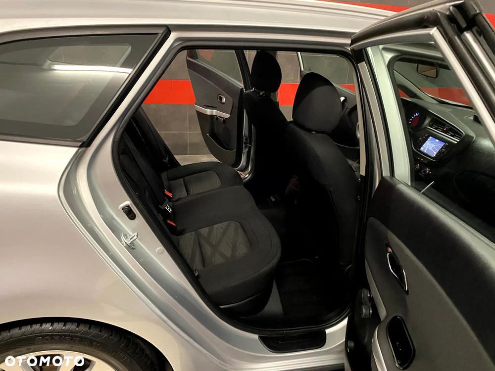 Kia Ceed 1.6 GDI Platinum Edition - 23
