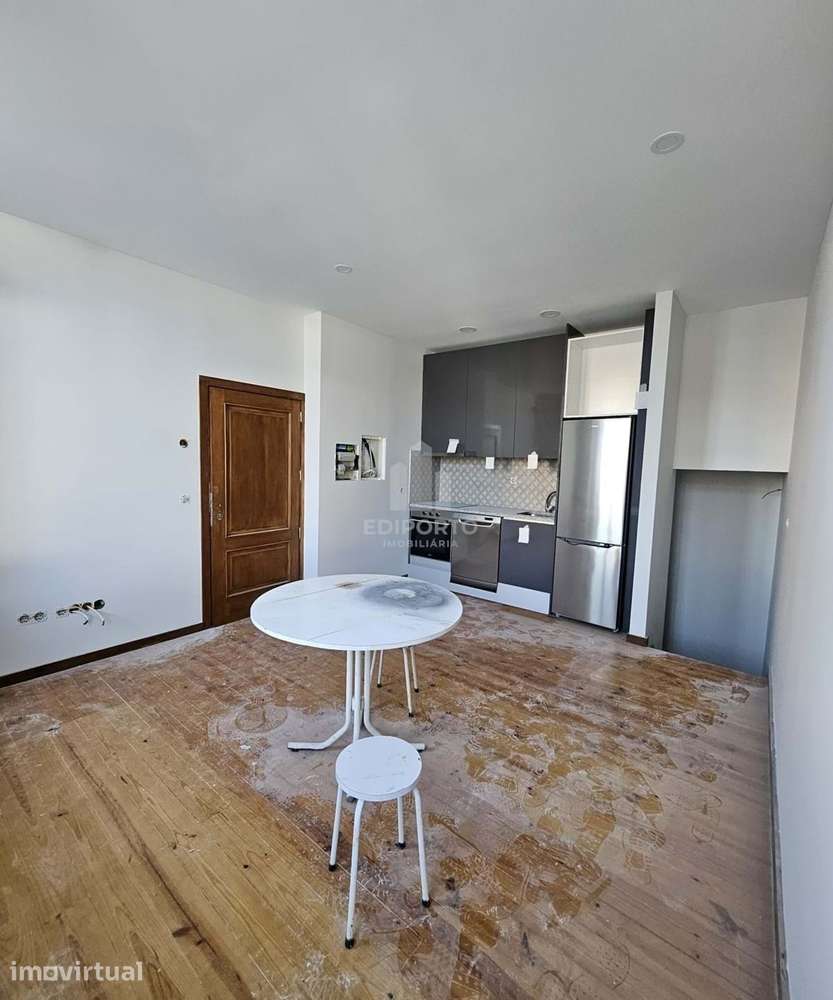 T0+2 DUPLEX INVERTIDO em Edifício Novo com Fachada Tradicional Portugu - Grande imagem: 2/14