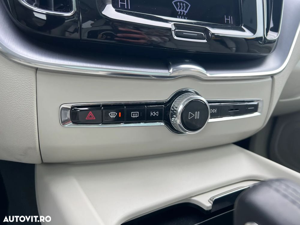 Volvo XC 60 T6 AWD Recharge Geartronic Inscription Expression - 19