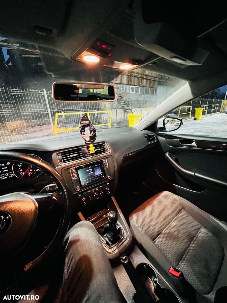 Volkswagen Jetta 2.0 TDI Trendline - 11