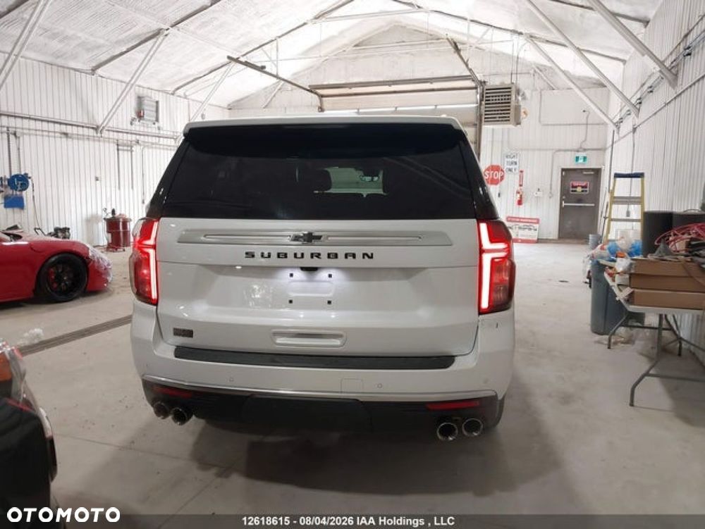 Chevrolet Suburban - 4