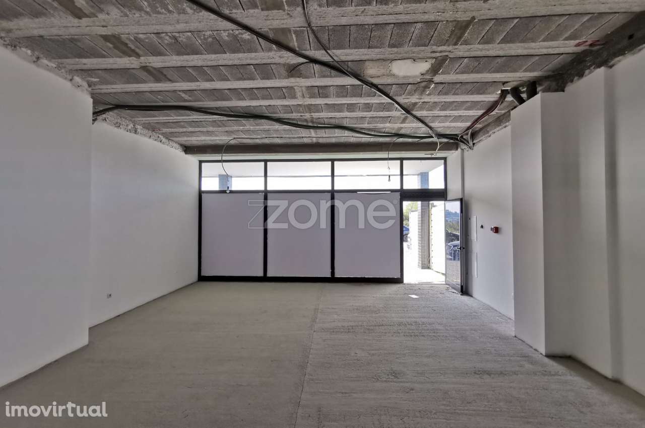 Loja com mezanino para Comércio e Serviços no Centro de Felgueiras - Grande imagem: 4/26