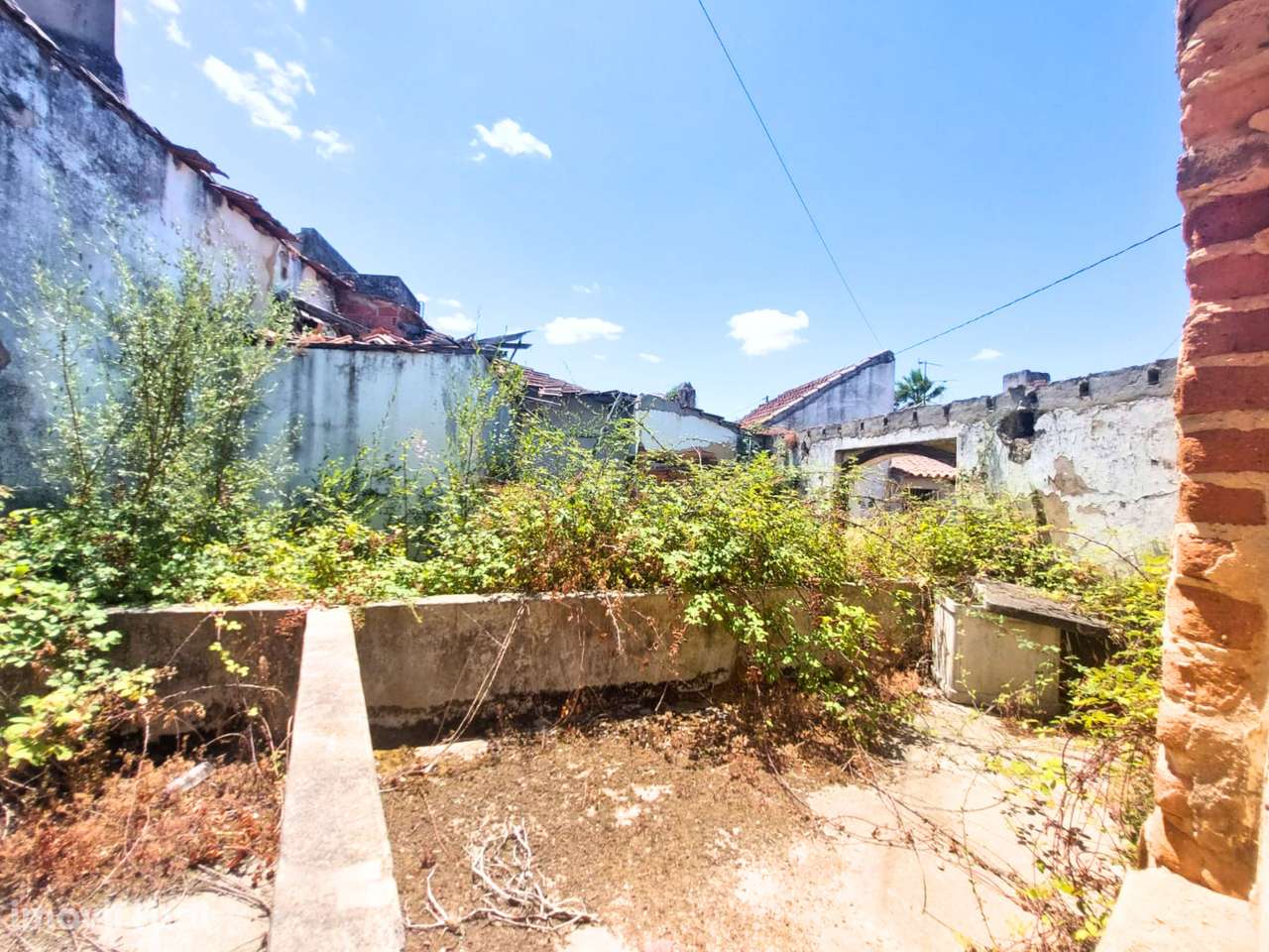 Moradia para Recuperar localizada na Raposa - Grande imagem: 5/7