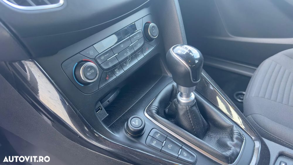 Ford Focus 1.0 EcoBoost Start-Stopp-System TITANIUM - 12