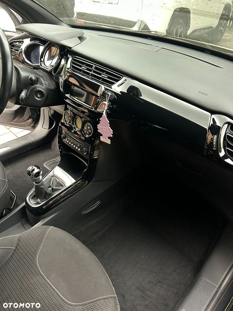 Citroën DS3 HDi 90 FAP SoChic - 24