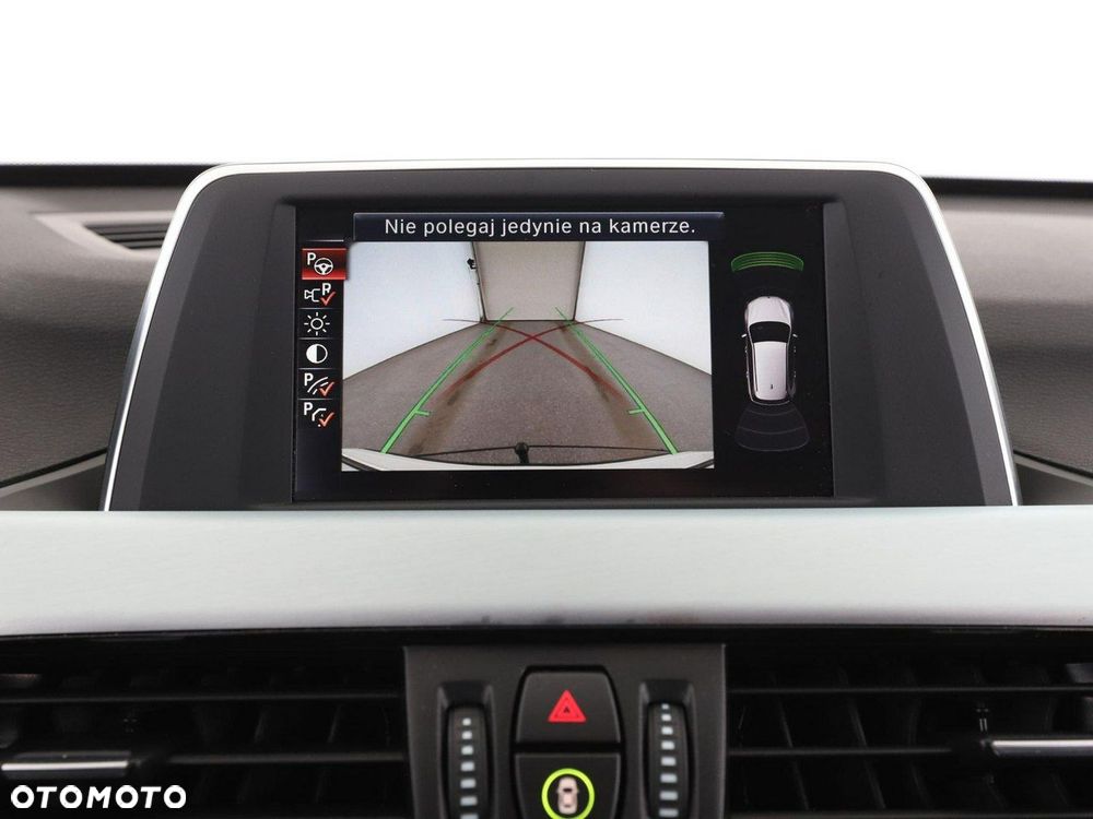 BMW X1 sDrive18d xLine - 25