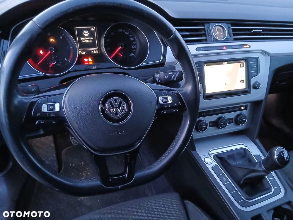 Volkswagen Passat 2.0 TDI (BlueMotion Technology) Comfortline - 13
