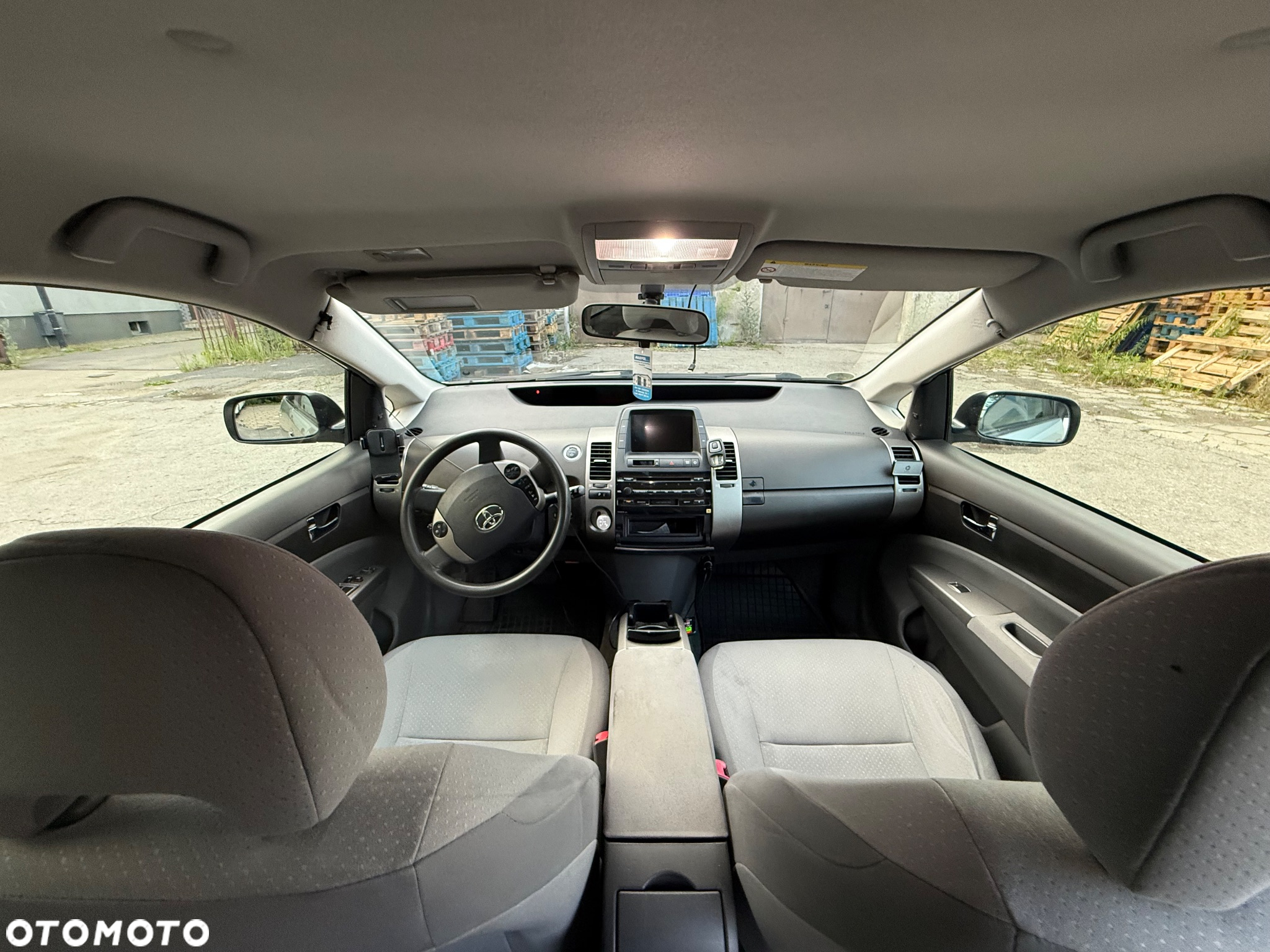 Toyota Prius (Hybrid) Executive - 9
