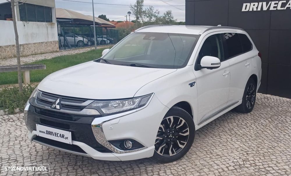 Mitsubishi Outlander - 2