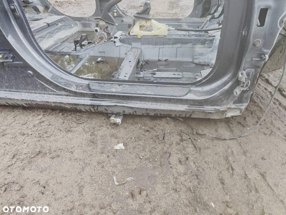 PRÓG PRAWY + SŁUPEK ŚRODKOWY KIA CEED II KOMBI BE - 2