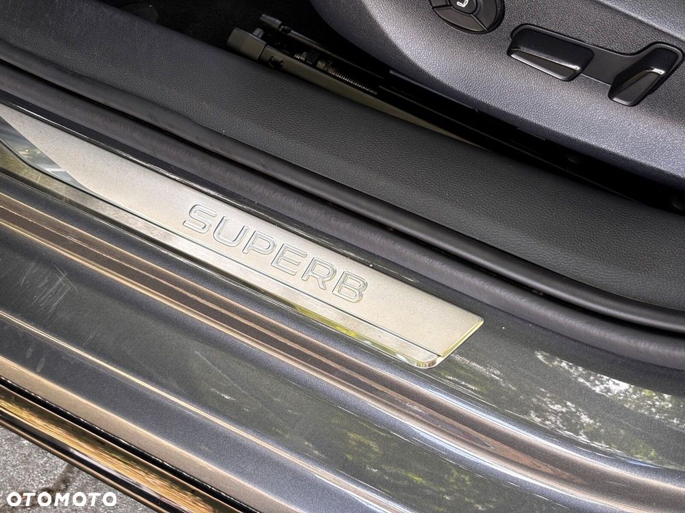 Skoda Superb 2.0 TDI SCR 4x4 Sportline DSG - 18