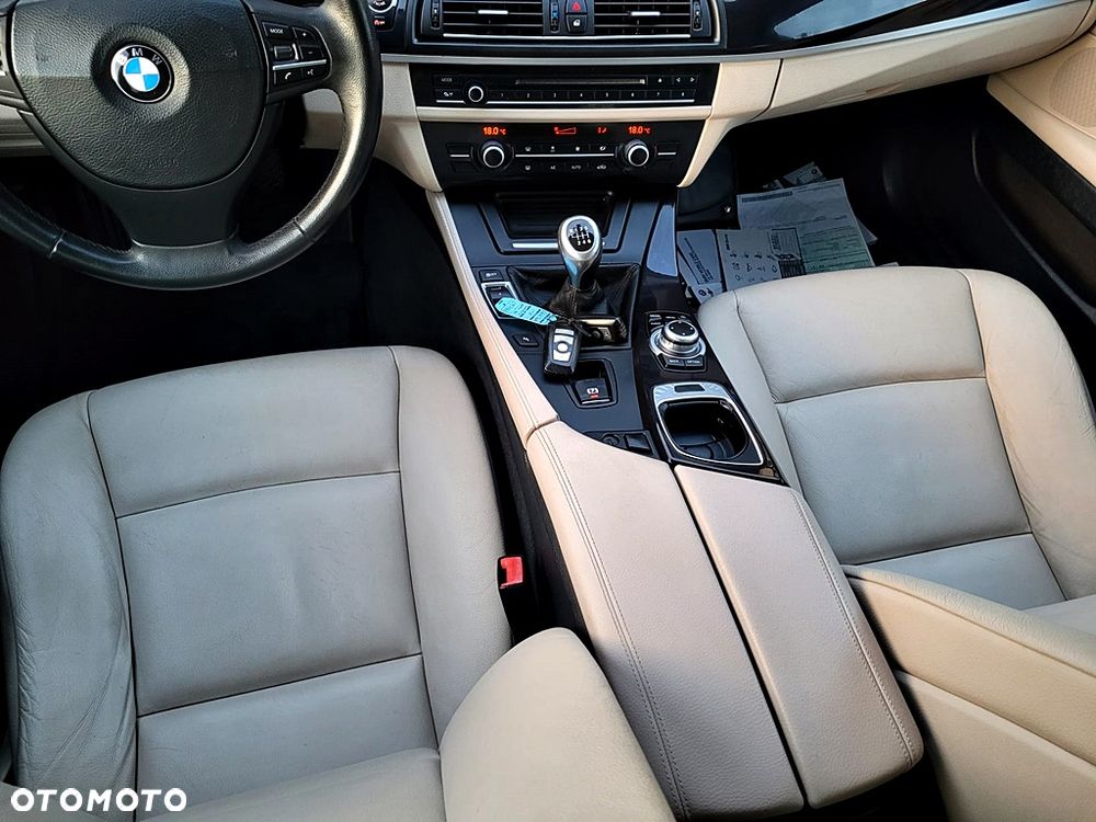 BMW Seria 5 520d Luxury Line - 23