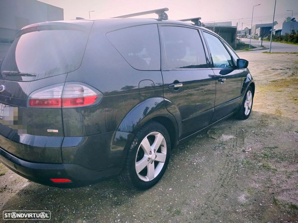 Ford S-Max - 12