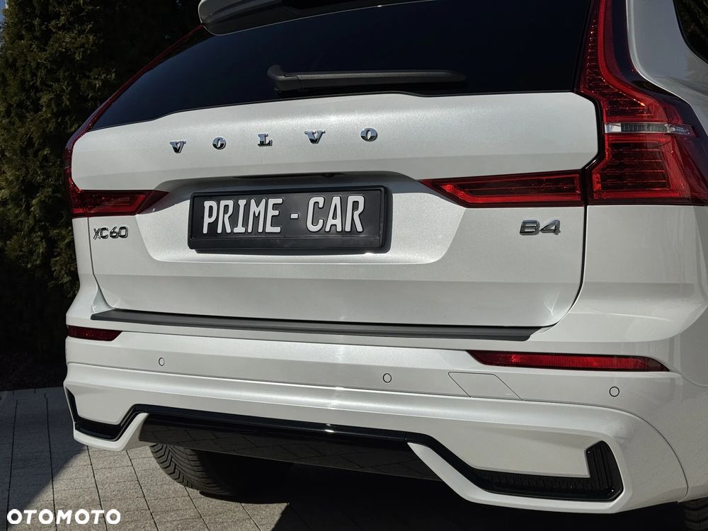 Volvo XC 60 B4 D Plus Dark - 4