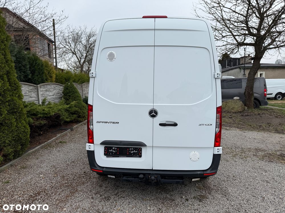 Mercedes-Benz Sprinter 907 - 4