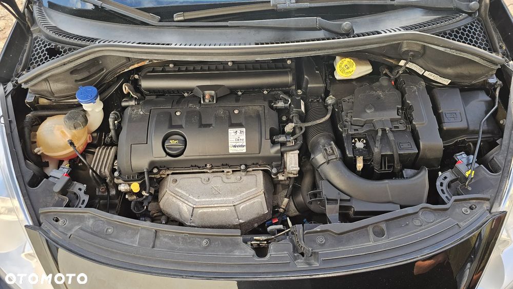 Peugeot 207 - 17