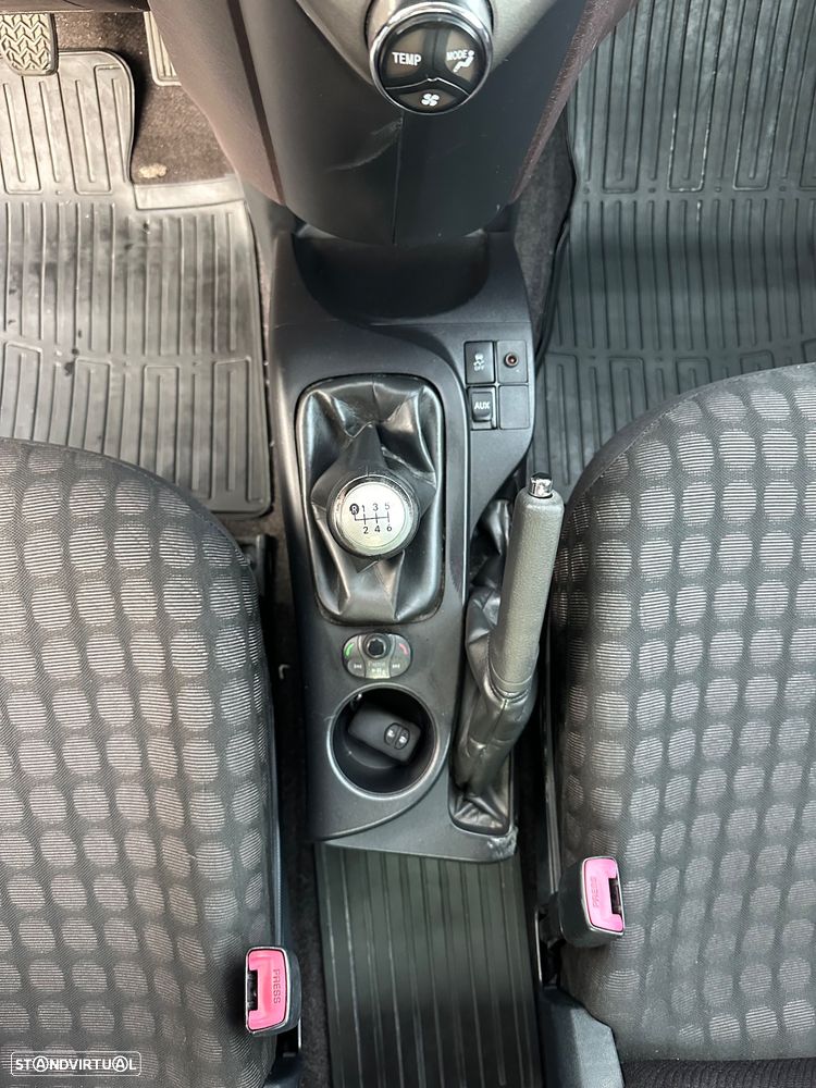 Toyota iQ 1.4 D-4D 2 - 8