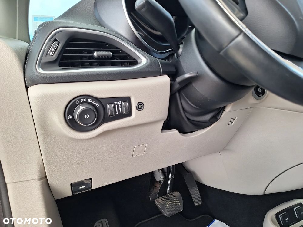 Chrysler Pacifica - 20