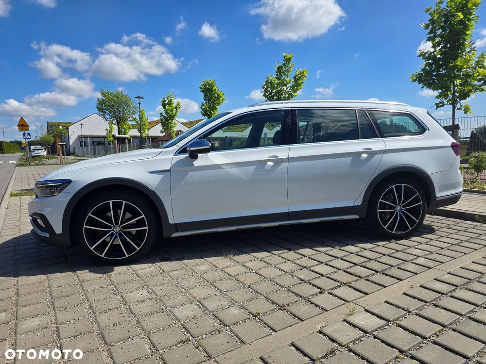 Volkswagen Passat Variant 2.0 TDI SCR 4Motion DSG Highline - 2