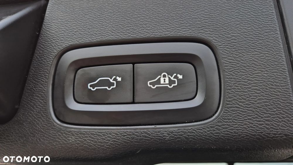 Volvo XC 60 T8 AWD Plug-In Hybrid R-Design - 40