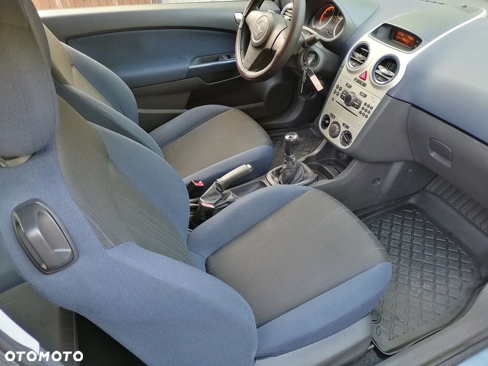 Opel Corsa 1.4 16V Cosmo - 9