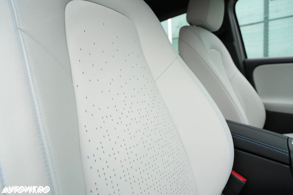 Mercedes-Benz EQA - 8