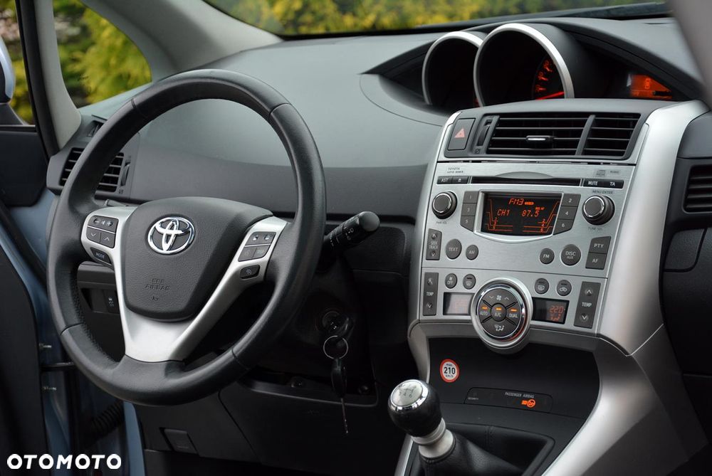 Toyota Verso 2.0 D-4D Premium - 19