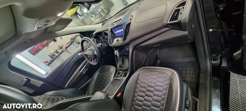 Ford Kuga 2.0 TDCi 4WD Powershift Vignale - 12