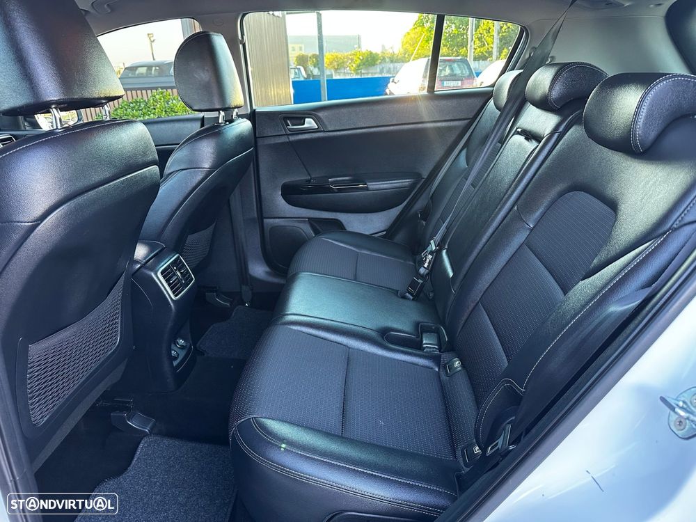Kia Sportage 1.6 CRDI ISG MHEV Drive - 39