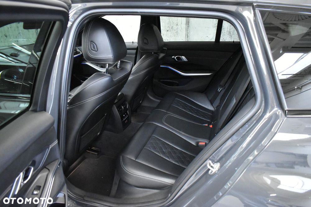 BMW Seria 3 330i xDrive M Sport sport - 22