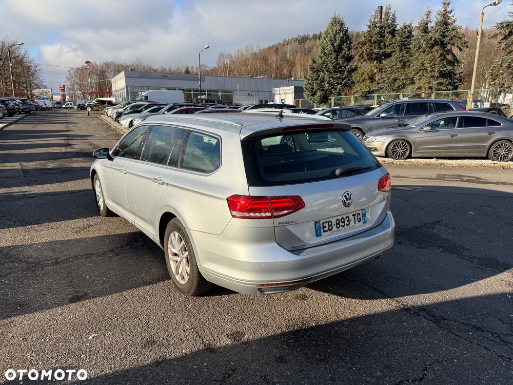 Volkswagen Passat ver-variant-1-6-tdi-scr-dsg-comfortline - 9