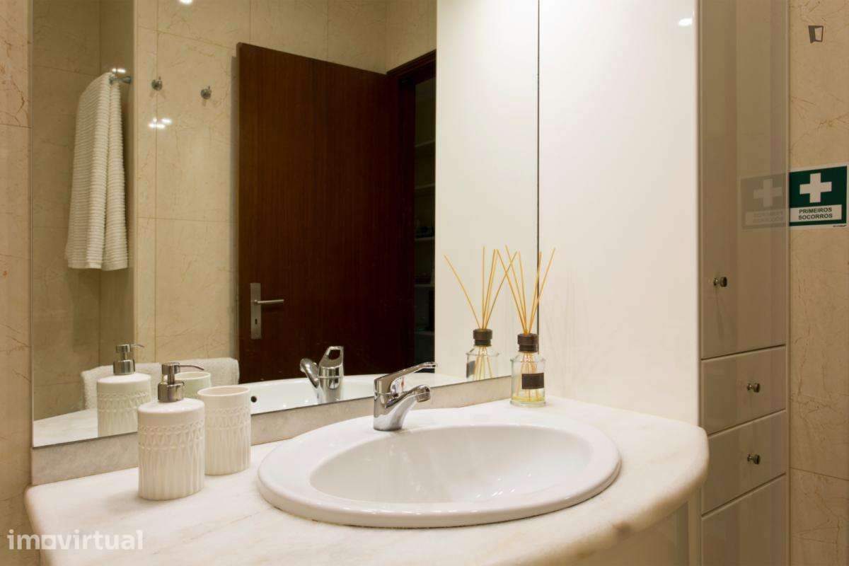 Apartamento com 2 quartos - localizado em Santo Ildefonso Porto - Grande imagem: 4/42