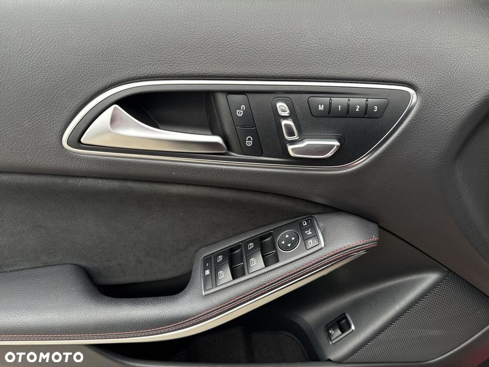 Mercedes-Benz GLA 200 7G-DCT AMG Line - 11