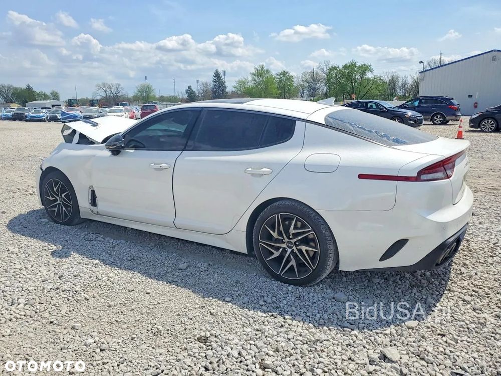 Kia Stinger - 1