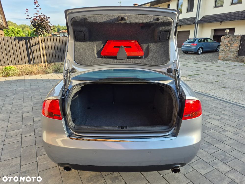 Audi A4 Limousine - 5